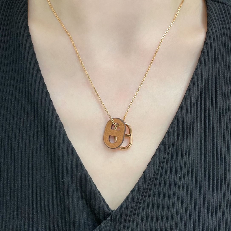 H**me5 necklaces